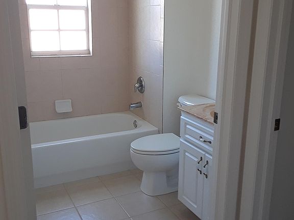 5th image of 838 SW 47th Ter APT B201