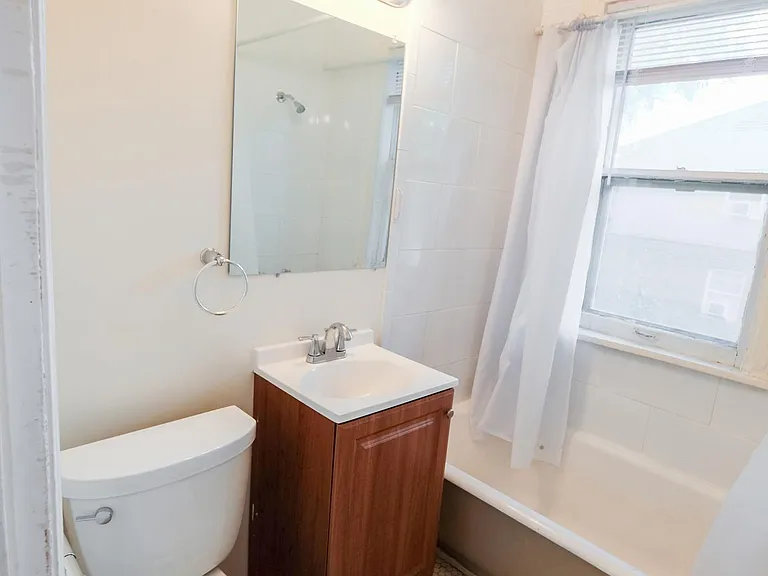 Fremont Apartments — Photo 25