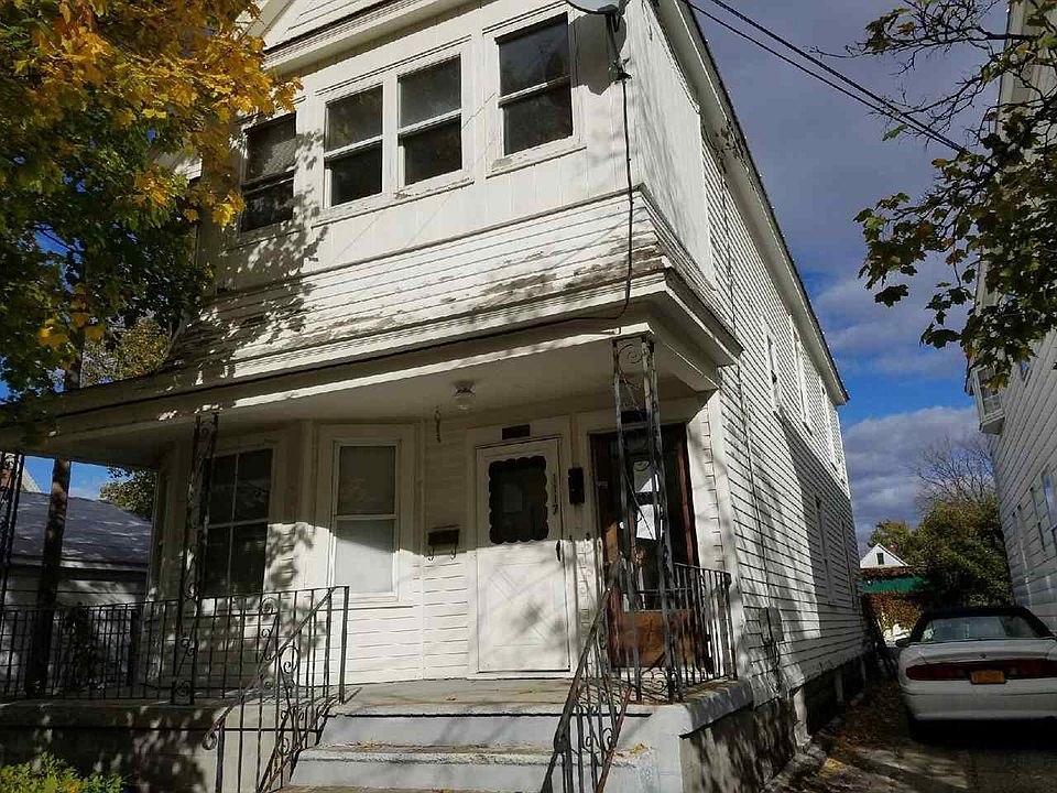 2nd image of 1117 Webster St