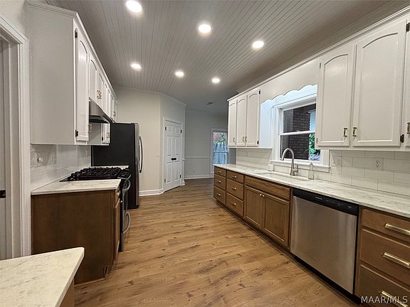 3rd image of 8618 Sturbridge Dr