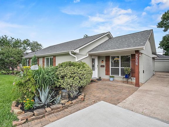 4th image of 2206 Willowby Dr