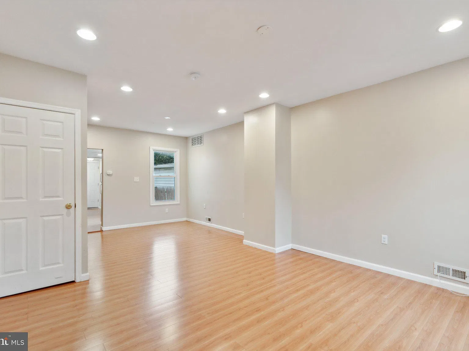 2 bed, 1.0 bath, 795 sqft, $1,900 — Photo 3