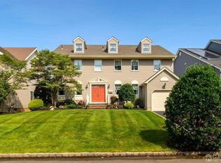 10 Wildwood Pl, Colonia, NJ 07067