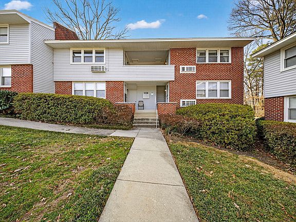 2nd image of 827 Daniels St APT D