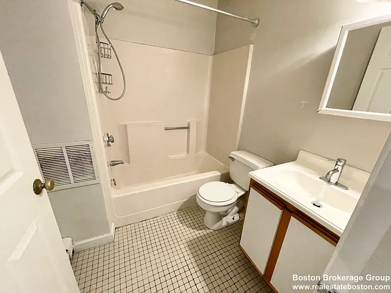 7 Iroquois St #2 — Photo 6