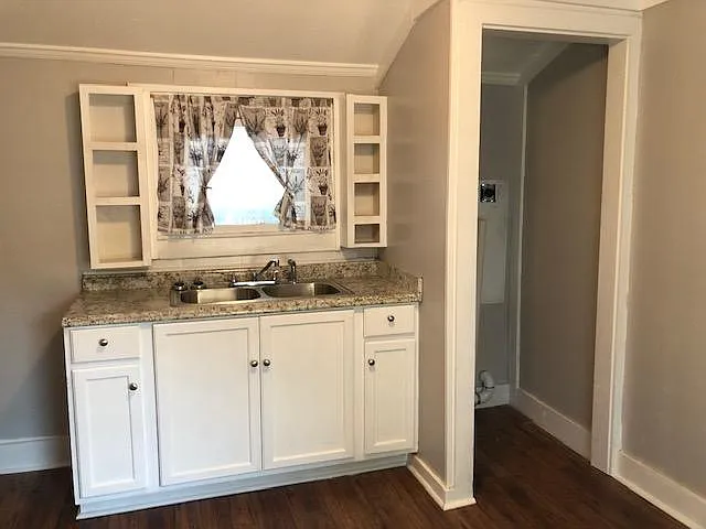 714 Cedar Crest Ct — Photo 5