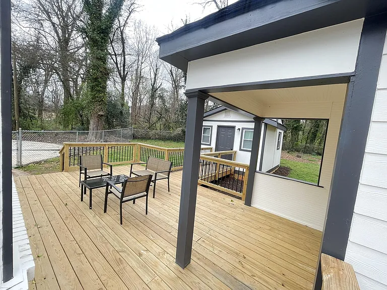 2609 Linda Ln SE — Photo 2
