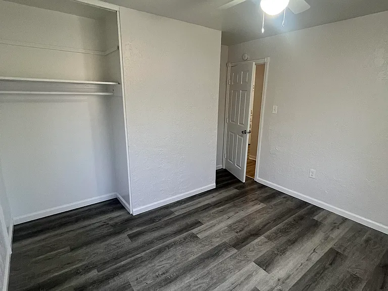2406 NW 4th St — Photo 12