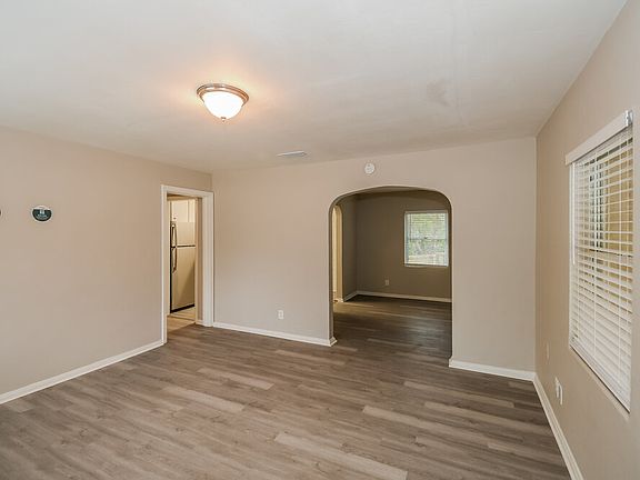 4th image of 7203 Greenway Dr