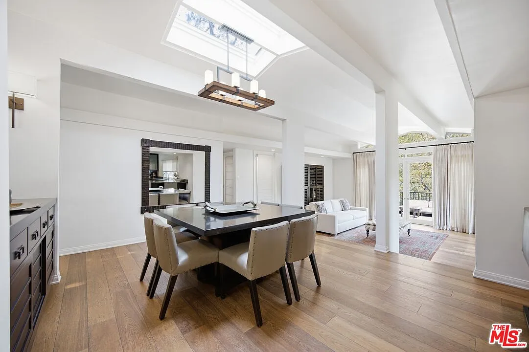 4 bed, 3.5 bath, 2819 sqft, $15,000 — Photo 3