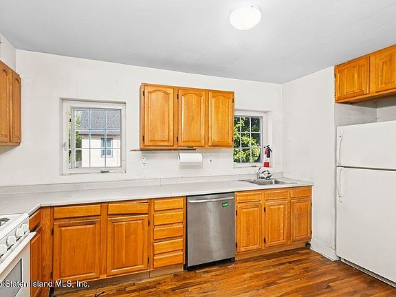 5th image of 143 Beach St Floor 2