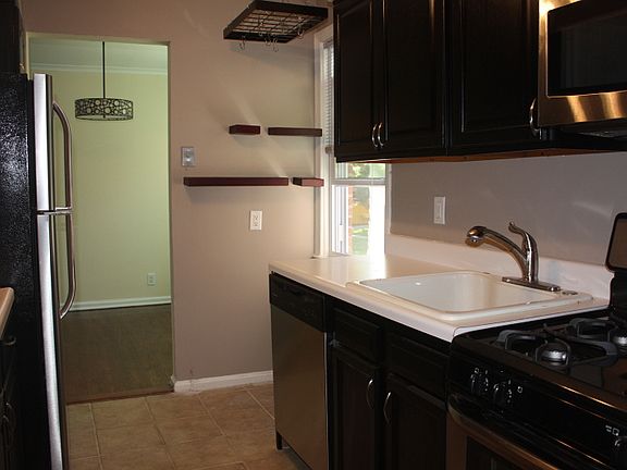 3rd image of 2 Green Acres Dr APT 9