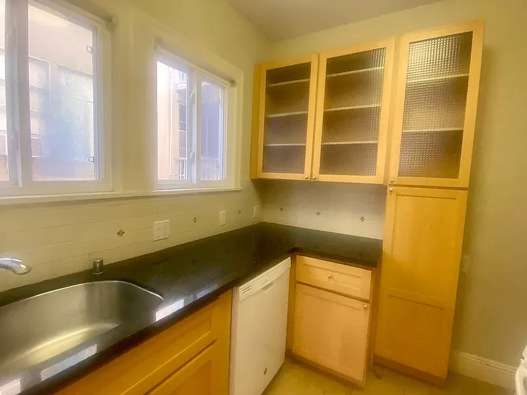 833 York St — Photo 12