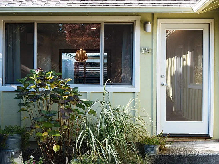 5241 NE 33rd Avenue Alberta Arts Duplex — Photo 17