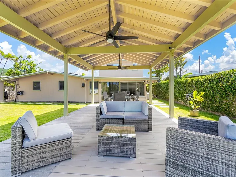 Great for parties and indoor outdoor year-round living!