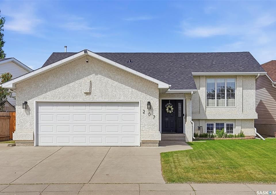 1st image of 207 Sumner CRESCENT