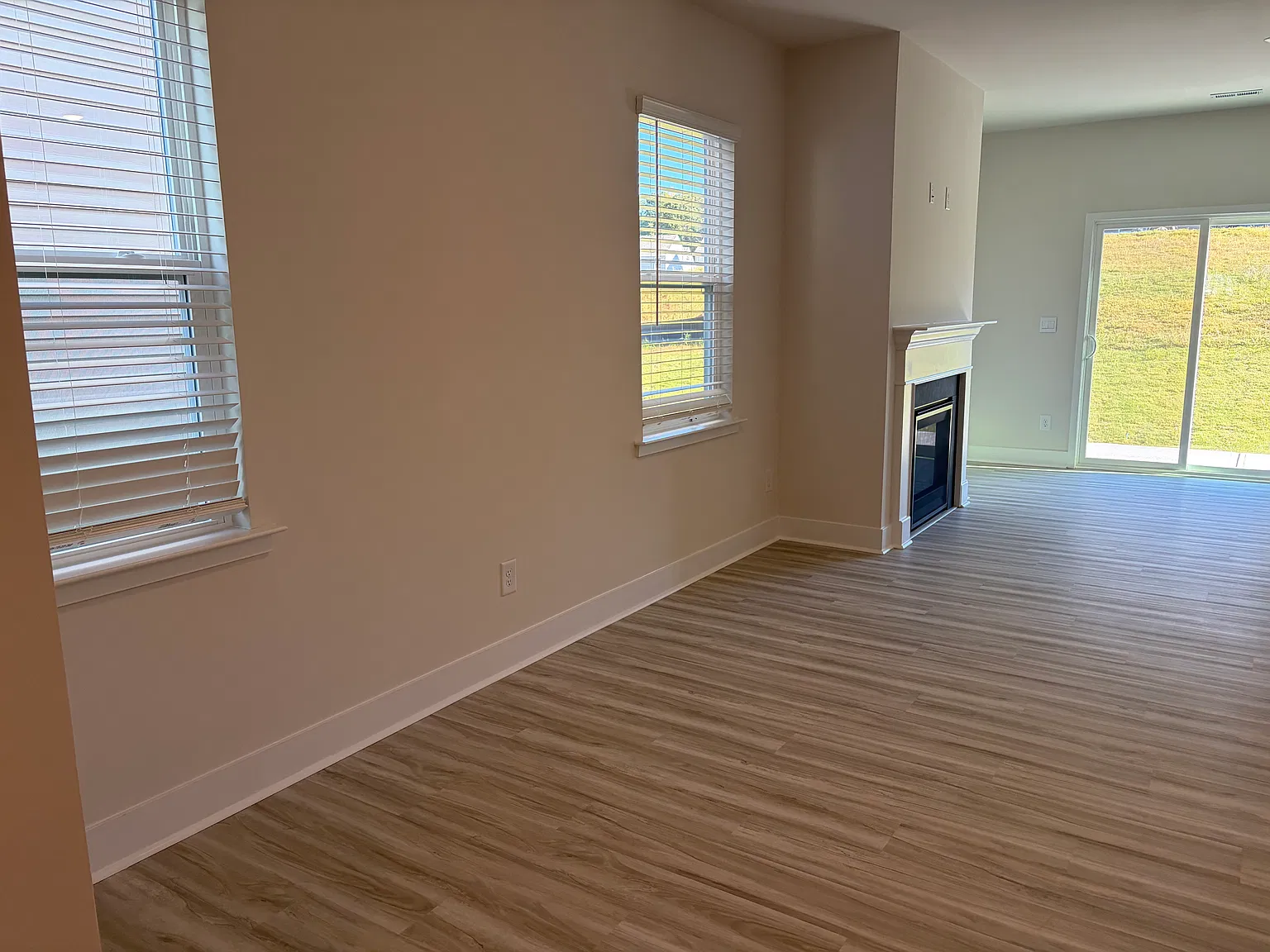 5 bed, 2368 sqft, $2,700 — Photo 3