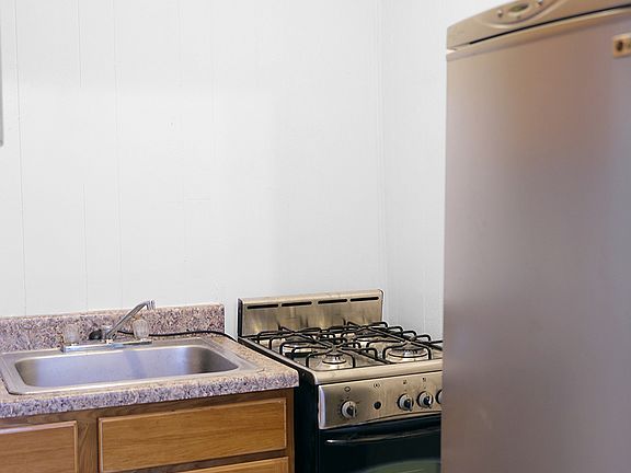 4th image of 241 Dean St APT 3