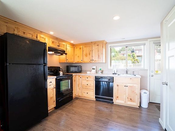 4th image of 6970 Neptune Ave