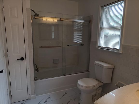 5th image of 31 E Loudoun St
