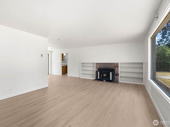 3rd image of 31 Crescent Cir SW