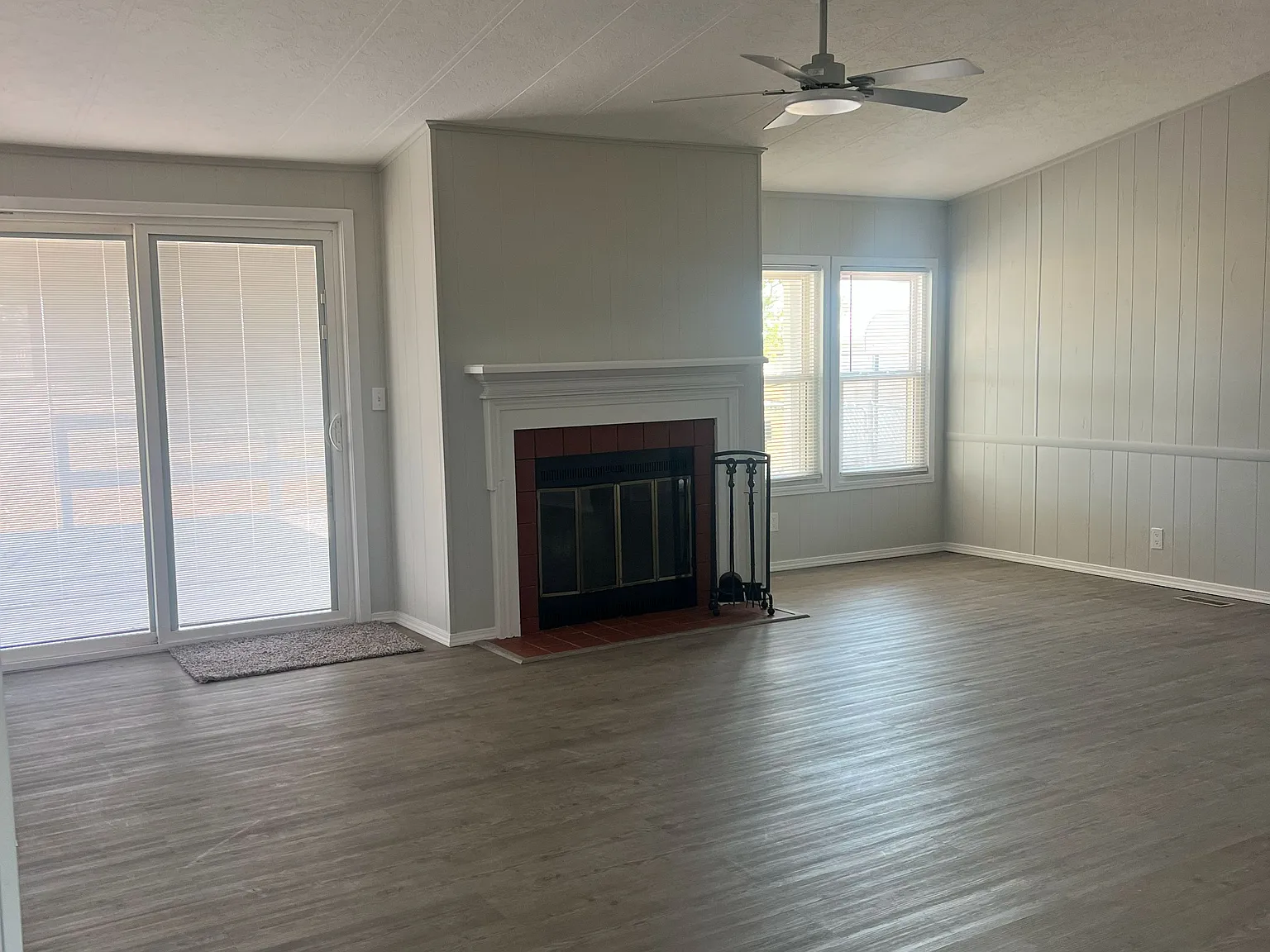 3 bed, 1344 sqft, $2,300 — Photo 4