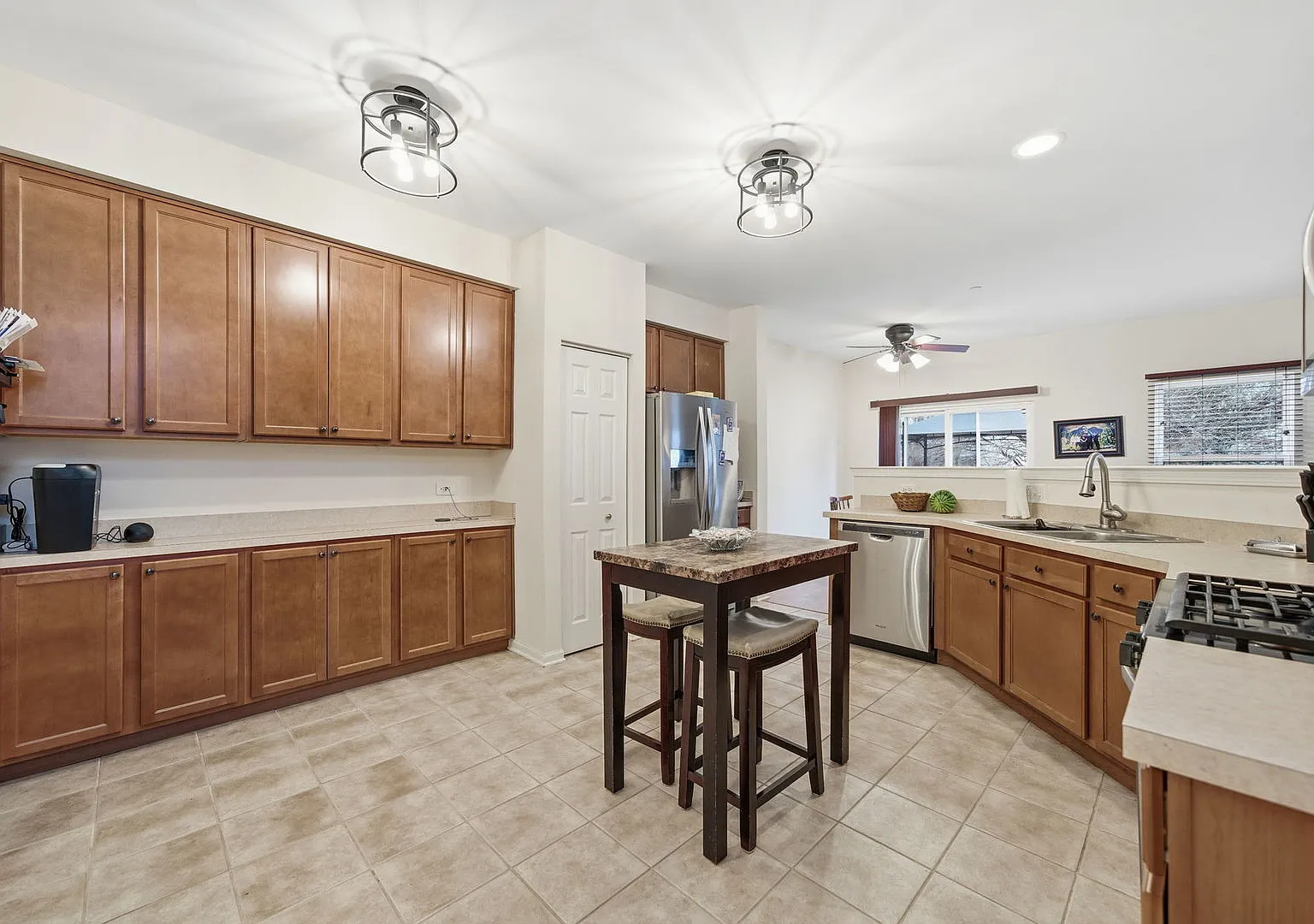 3 bed, 2.5 bath, 1794 sqft, $2,900 — Photo 3