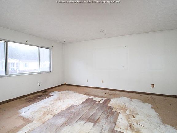 2nd image of 20 Elm Dr