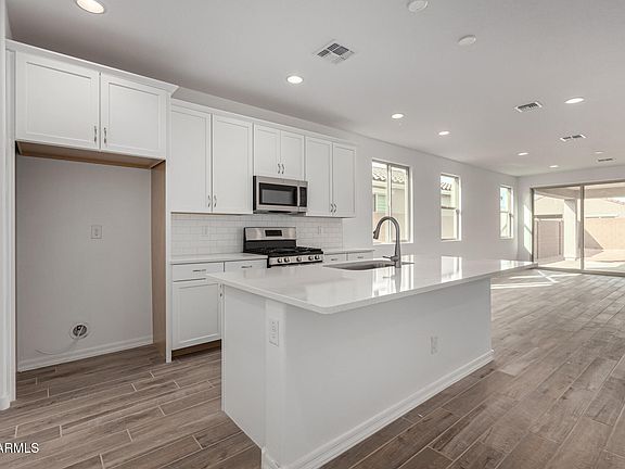 3rd image of 40090 W ELM Drive