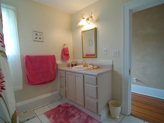 4th image of 1305 Gilford Ave NW