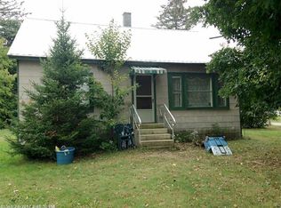 8 Fairbanks Ave, Dixfield, ME 04224