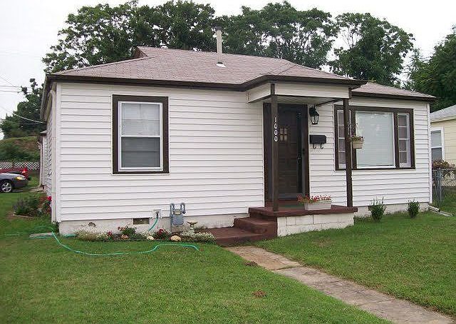 Front of house, great curb appeal