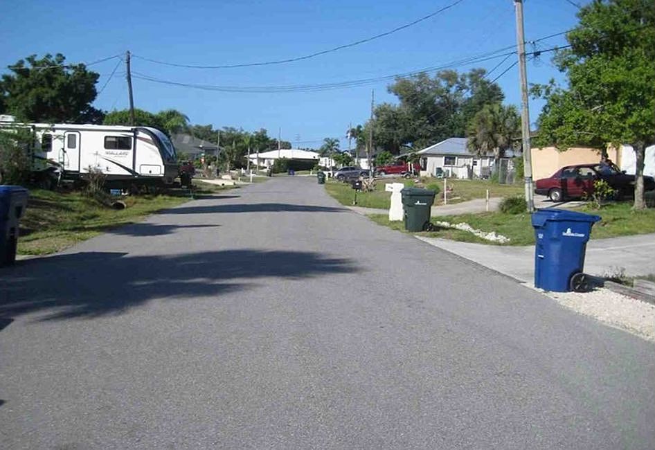 Exterior Neighborhood (street photo)
