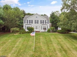 9 Mountain Ridge Dr, Oxford, NJ 07863