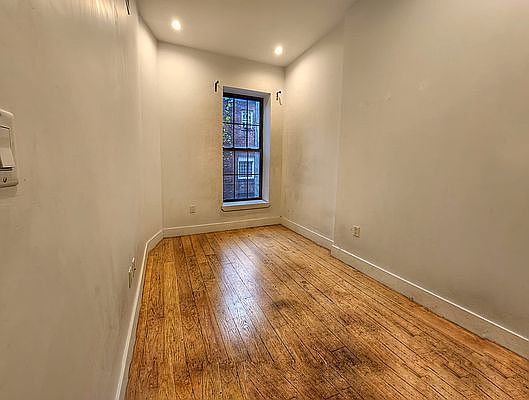 4th image of 1319 Bedford Ave APT 1R