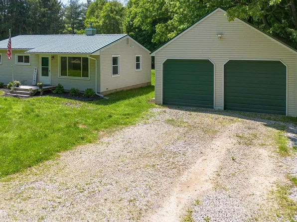 229 S Van Rd, Holly, MI 48442