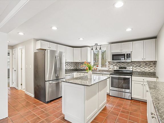 3rd image of 13 Karen Road