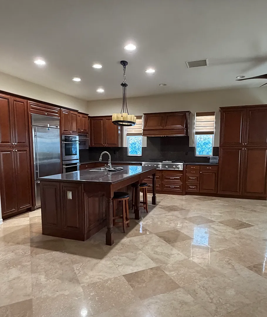 Gorgeous Home Overlooking Lake and Mountain Views!! — Photo 2