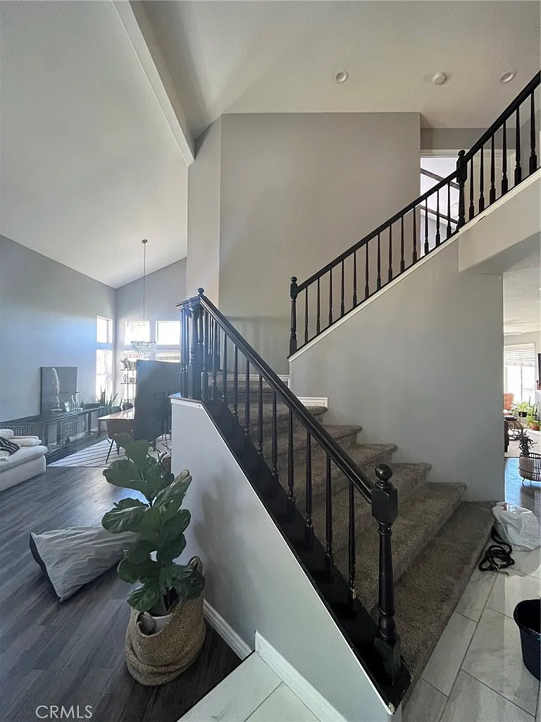 5 bed, 2500 sqft, $3,495 — Photo 4