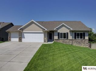 13704 S 44th St, Bellevue, NE 68123