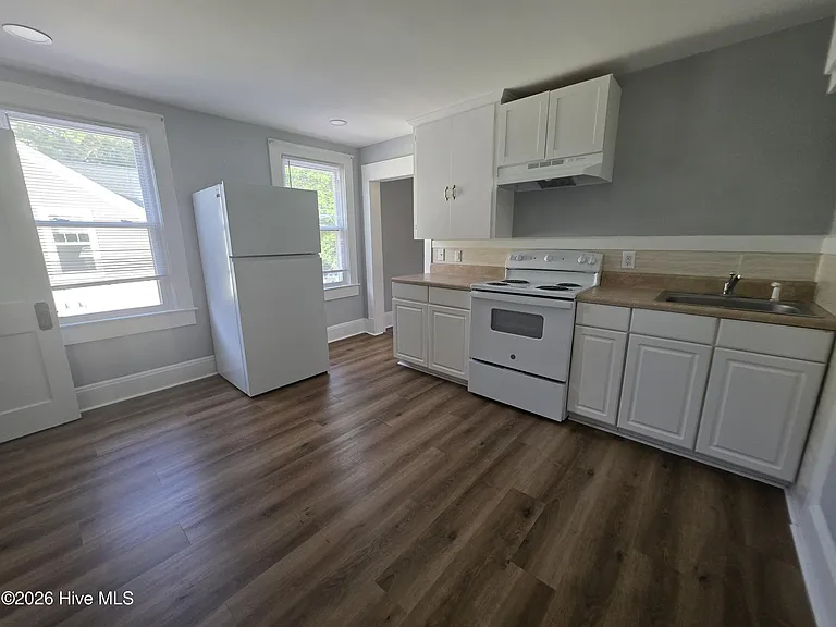 440 N May St #C — Photo 3