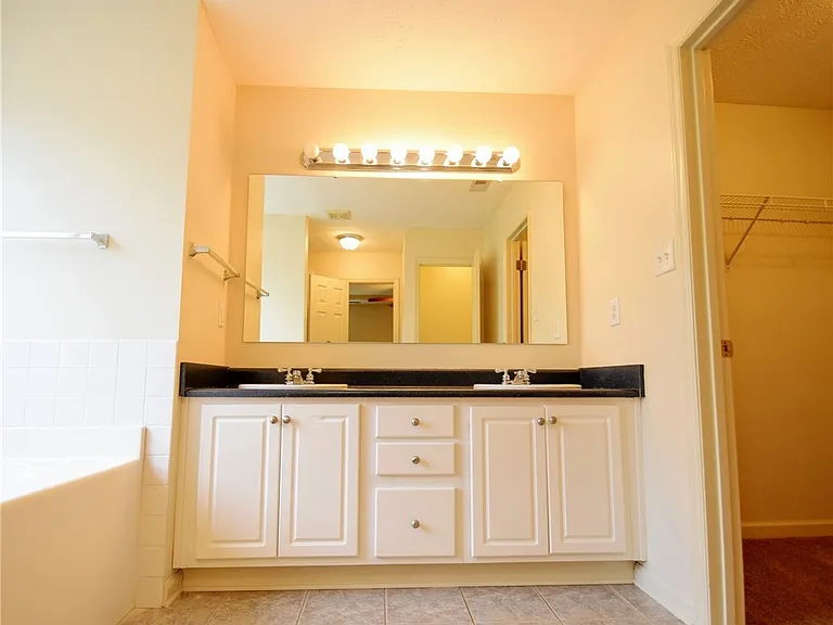 127 Blue Water Dr — Photo 10