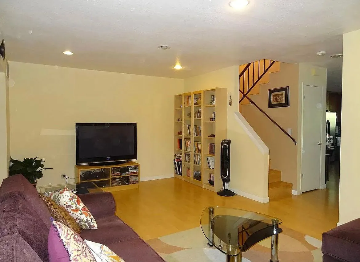 3 bed, 2.5 bath, 3300 sqft, $1,750 — Photo 3