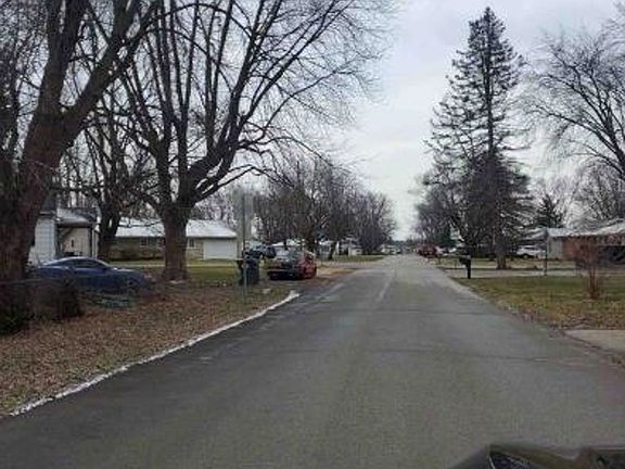 Exterior Neighborhood (street photo)