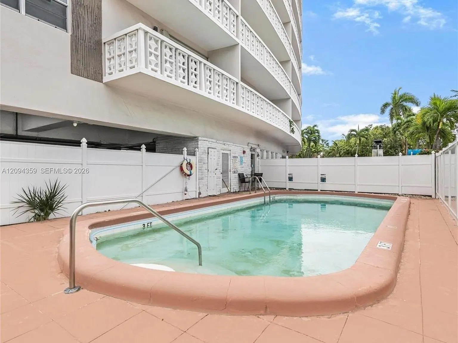 Excelsior Condominium — Photo 2