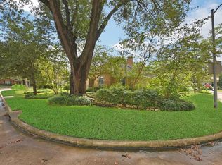 4911 Twin Candle Dr, Houston, TX 77018