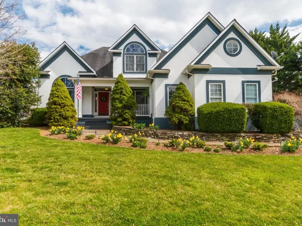 168 Meadow Ridge Dr, Shepherdstown, WV 25443