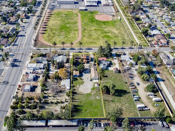 8449 Palmetto Ave, Fontana, CA 92335