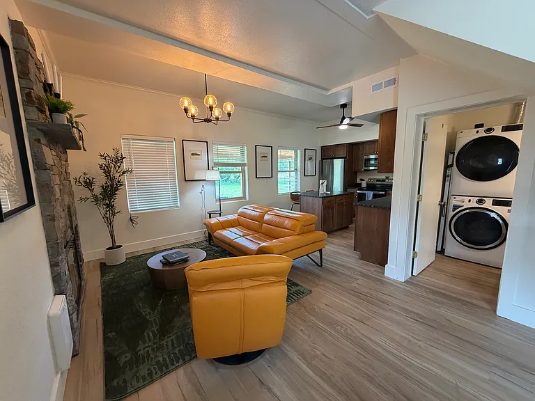 2560 Coffeen Ave — Photo 1