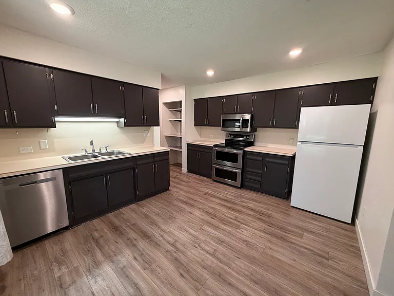 318 N Park St — Photo 15